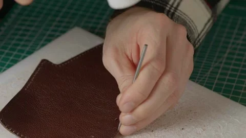Work with leather, handmade. Video stock 332083030