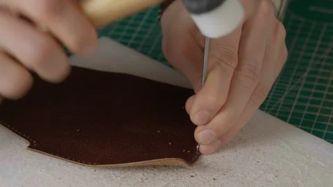 Work with leather, handmade. Video stock 332083037