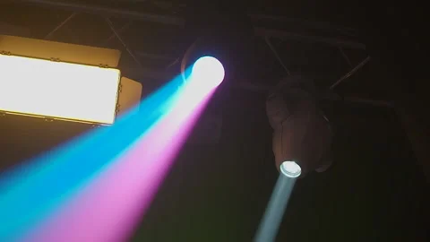 The work of the lighting heads of the lighting equipment in the concert hall. Stock-Footage 146347388