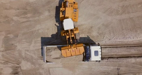 The work of loading equipment in the sand quarry Video stock 129739027