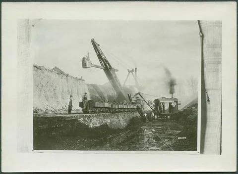 Work at the mine in Kiruna. Loading on Järvägen. On the back of the image,. Stockfoto's