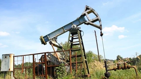 Work of oil pump jack on a oil field Video stock 76653796