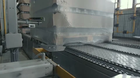 The work of the packaging machine for the production of glass-blowing products Video stock 147254891