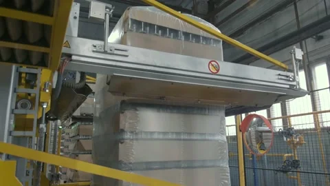 The work of the packaging machine for the production of glass-blowing products Stock Footage 147254924