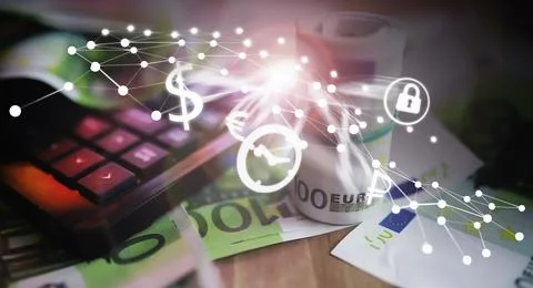 The work of a programmer and blogger on the Internet. Computer keyboard and.. Foto stock