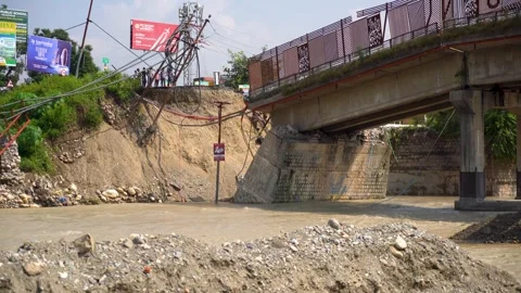 Work in progress despite earthquake tremors in India Stock Footage 321040332