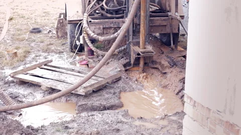 The work of the rig to supply water to a private house 動画素材 112180917
