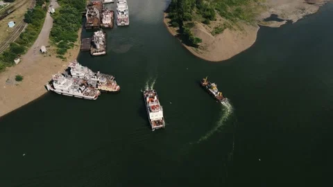 Work ship on Siberian river Видео 136433309