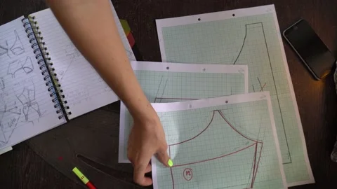 Work at the table. Sewing clothes. View from above. Home-based business. Vídeo Stock 195530883