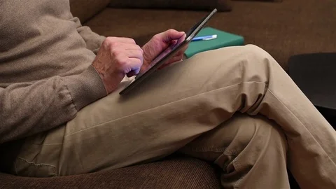 Work on the tablet computer Video stock 71339441