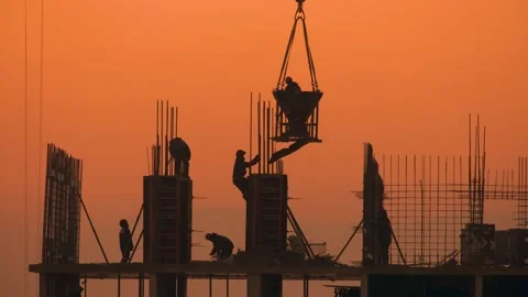 Work of a team of installers at a construction site 库存影片 185602564