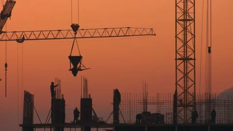 Work of a team of installers at a construction site 库存影片 185602811