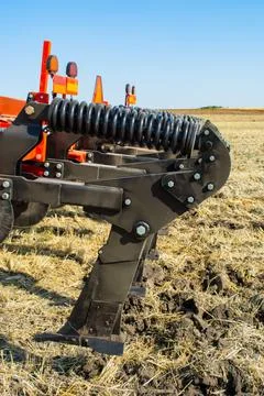 Work of the trailed unit for tillage in the field Foto stock