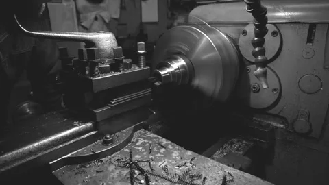 Work turning product metalworking on old equipment Vídeo Stock 160658979