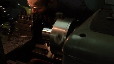 Work turning product metalworking on old equipment 動画素材 160659962