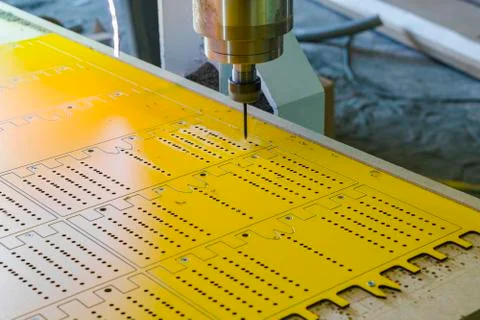 Work of the vertical milling machine with CNC. Фото