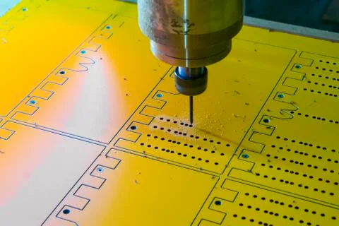 Work of the vertical milling machine with CNC. Фото