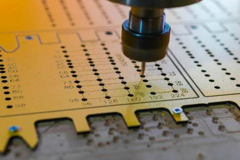 Work of the vertical milling machine with CNC. Фото