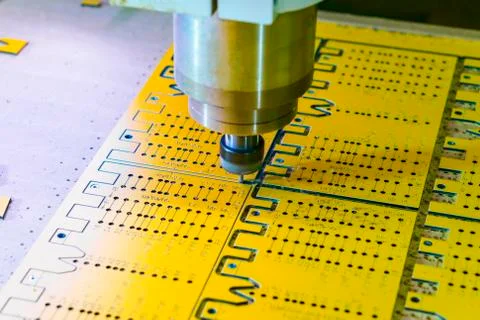 Work of the vertical milling machine with CNC. Milling spindle. 库存照片
