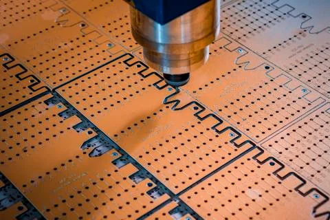 The work of a vertical milling machine. The spindle and the cutter are arranged Фото