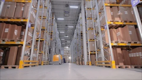 Work warehouse timelapse, many people in stock, a large modern warehouse Video stock 123018549