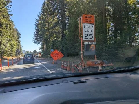 A “Work Zone” and “Rumble Strips” sign beside a small road Stock-Fotos