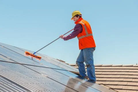 Worker and solar panels Fotos Stock