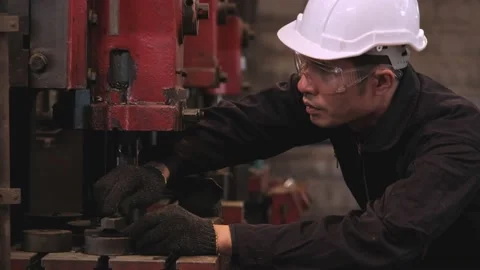 Worker are inspecting machine problems, unable to operate in the factory. Stock Footage 130191280