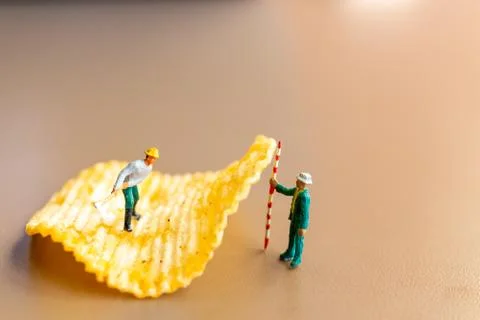 Worker are working with potato chips Foto stock