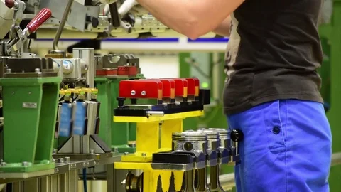 Worker assembly a car engine Stock Footage 81577400