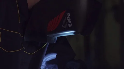 Worker brews an iron chair Stock Footage 81422602