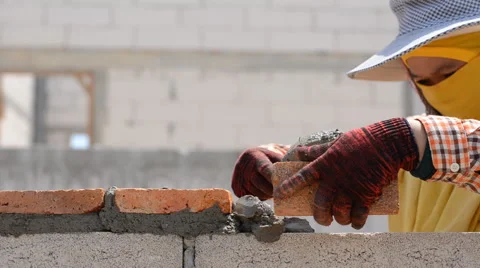 Worker build brick wall Video stock 52815853