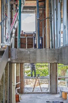 Worker building new house structure on construction site Fotos de archivo