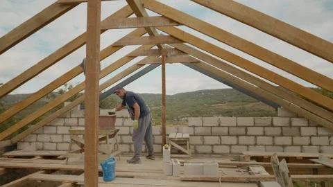 Worker builds concrete brick wall in house under construction Video stock 324669027