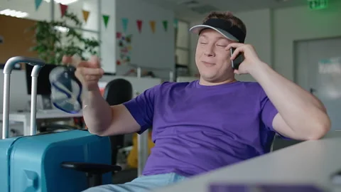 Worker can't wait for vacation. Stock Footage 109613828