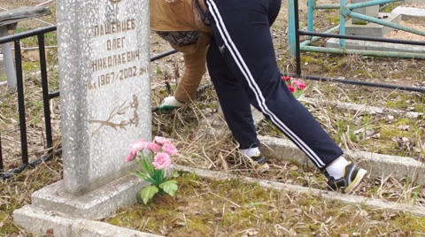 The worker on a cemetery Video stock 62550340