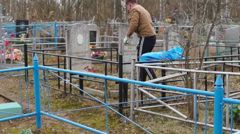 The worker on a cemetery Video stock 62550347