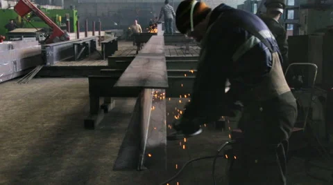 Worker with circular saw Stock Footage 41901522