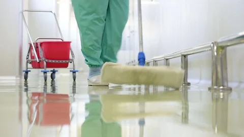 Worker cleaning floor with machine Video stock 84117967