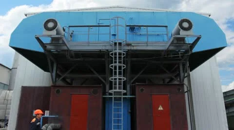 Worker Climbs To Air Camera Vídeo Stock 10790377