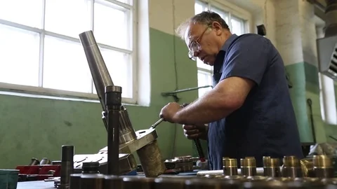 The worker collects the engine. Stock Footage 86490568