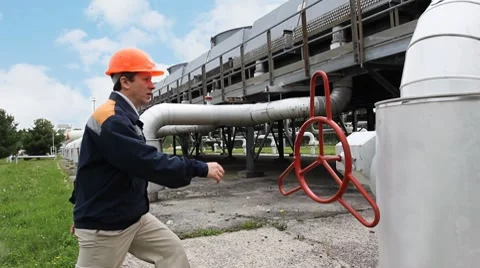 Worker Comes Closing Valve Video stock 8660644