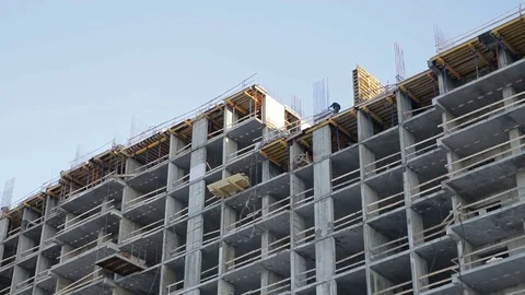 Worker at the construction site 库存影片 75543648