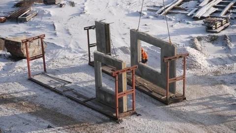 Worker controls concrete panel lifting by special mechanism Stock Footage 124892345