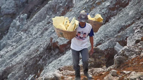Worker at crater Ijen Volcano Stock Footage 979134