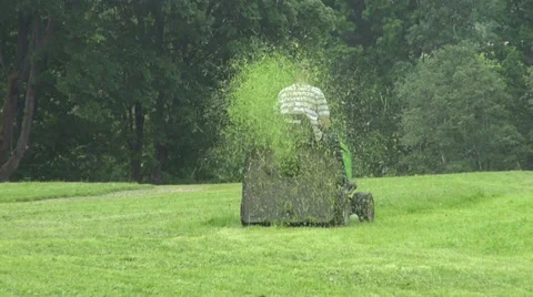 Worker cut grass with lawn mower in old  park 库存影片 39752544