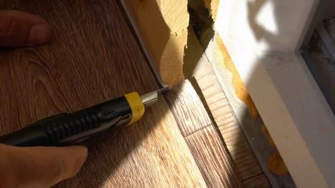 The worker cuts off the linoleum with a utility knife,fitting of linoleum floor Stock Footage 77833917