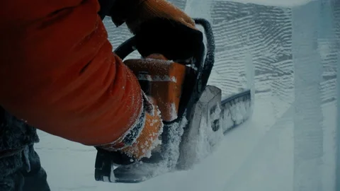 A worker cuts a panel of ice with gasoline, a city decoration for Christmas Stock Footage 121819822