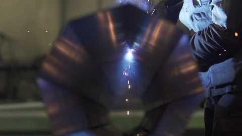 Worker cutting metal with electric tool in workshop in slow motion Video stock 73021130