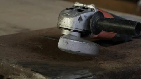 Worker cutting metal with grinder Video stock 73165325